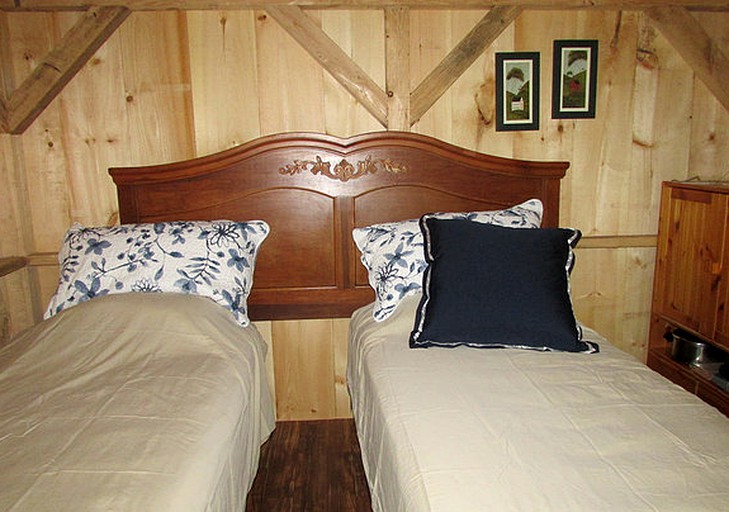 Cabins (Jeffersonville, New York, United States)
