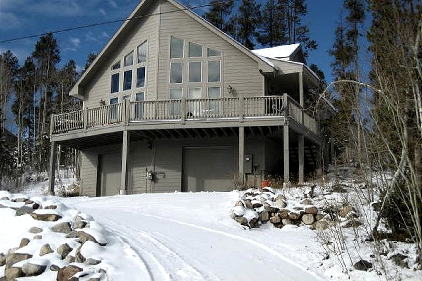 Cabins (Grand Lake, Colorado, United States)