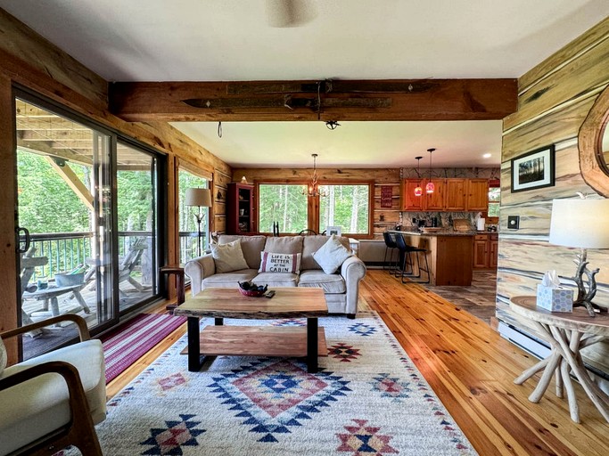Cabins (United States of America, Sweden, Maine)