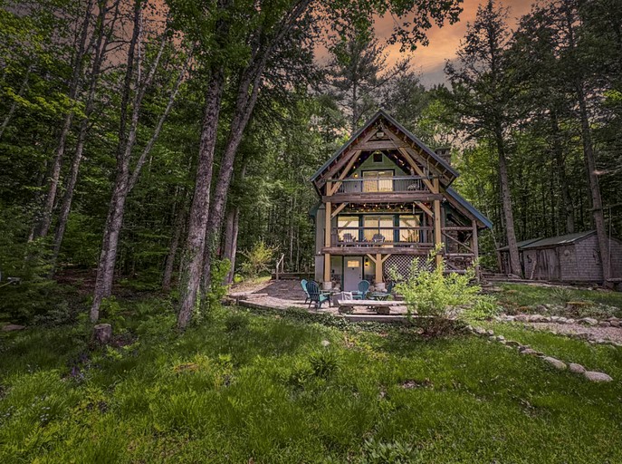Cabins (United States of America, Sweden, Maine)