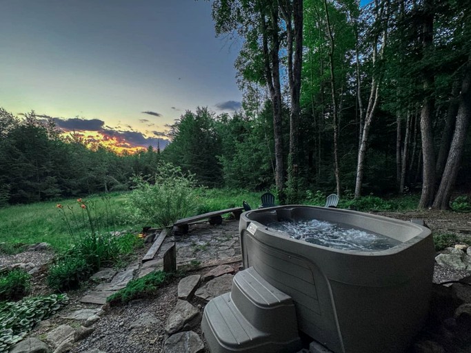 Cabins (United States of America, Sweden, Maine)