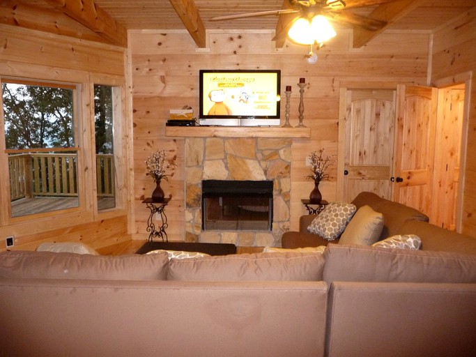 Cabins (Rising Fawn, Georgia, United States)