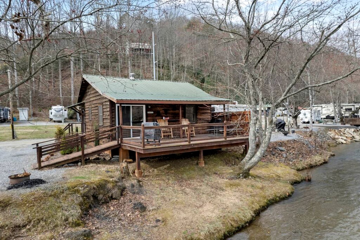Charming Cabin with Stunning Mountain Views and Fire Pit in Sylva, North Carolina