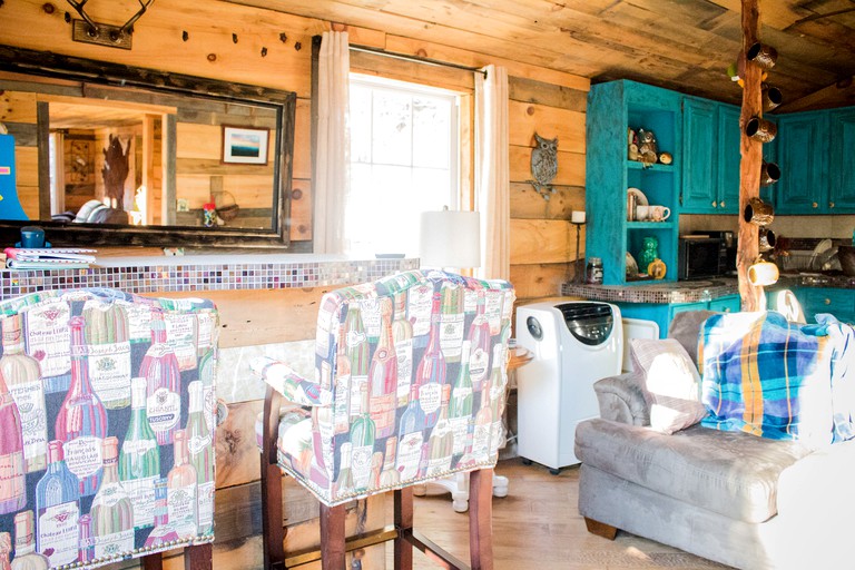 Cabins (Hidden Valley, North Carolina, United States)
