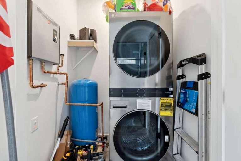 Cabins (United States of America, Bridgton, Maine)