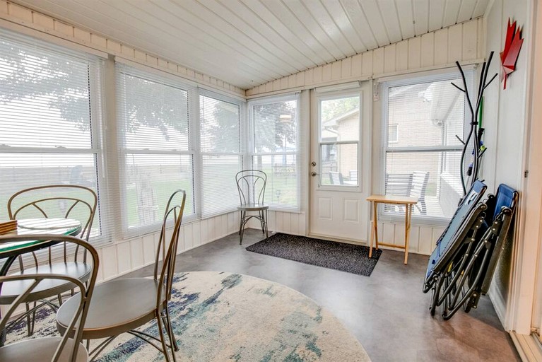 Cottages (Canada, Leamington, Ontario)