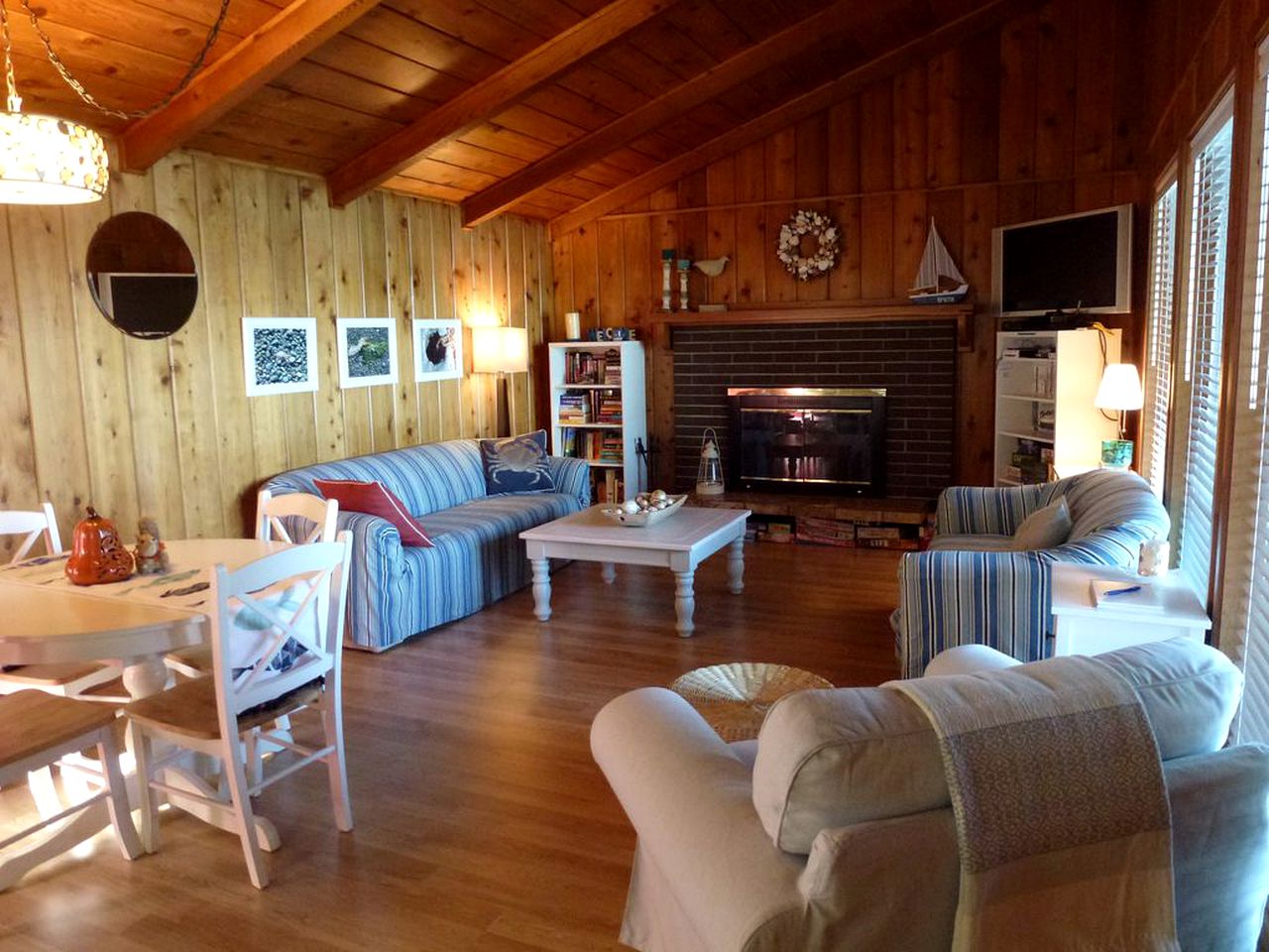 Cabins (Shelton, Washington, United States)