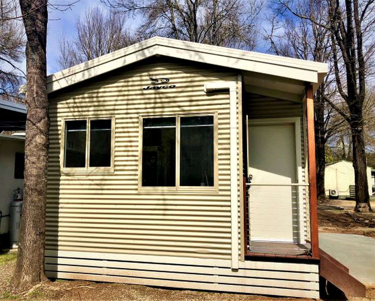 Cabins (Porepunkah, Victoria, Australia)