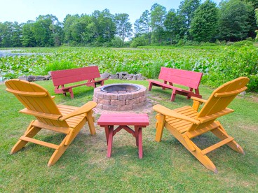 Leisure area outside luxury cabin rentals: Erie, PA