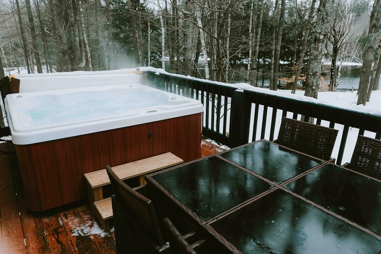 Cabins (United States of America, Belgrade, Maine)