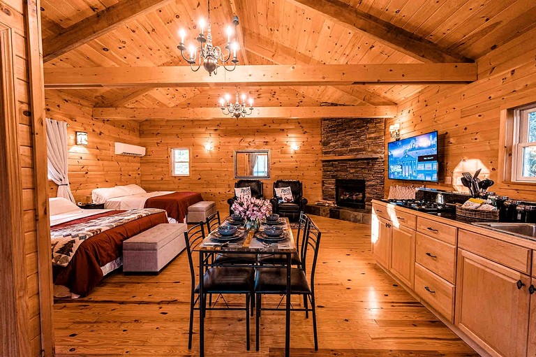 Cabins (United States of America, Belgrade, Maine)