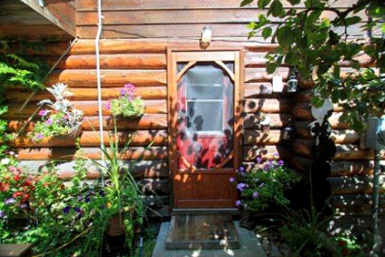 Cottages (Christina Lake, British Columbia, Canada)