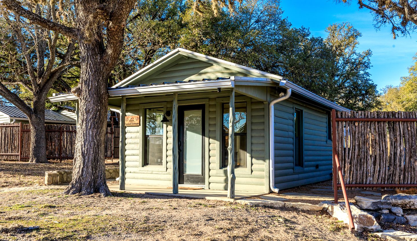 Cabins (United States of America, Ingram, Texas)