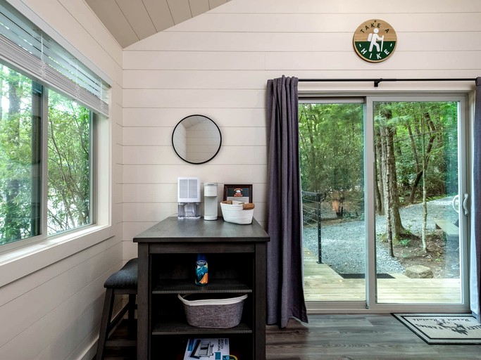 Cabins (United States of America, Transylvania County, North Carolina)