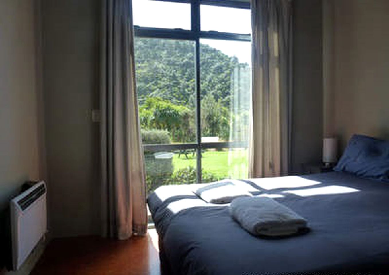 Nature Lodges (Piha, North Island, New Zealand)