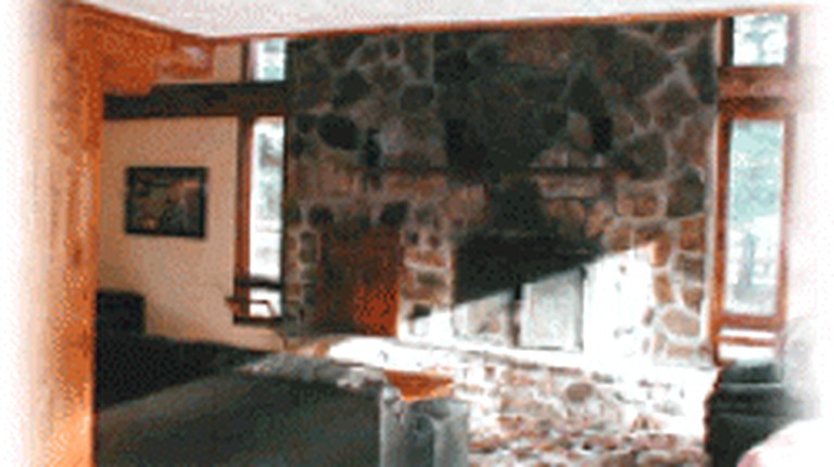 Cabins (La Pêche, Quebec, Canada)