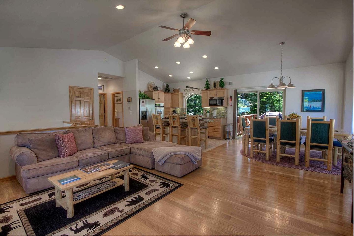 Exquisite Luxury Family Cabin with Pool Table, Hot Tub, and Wii Games in South Lake Tahoe, California