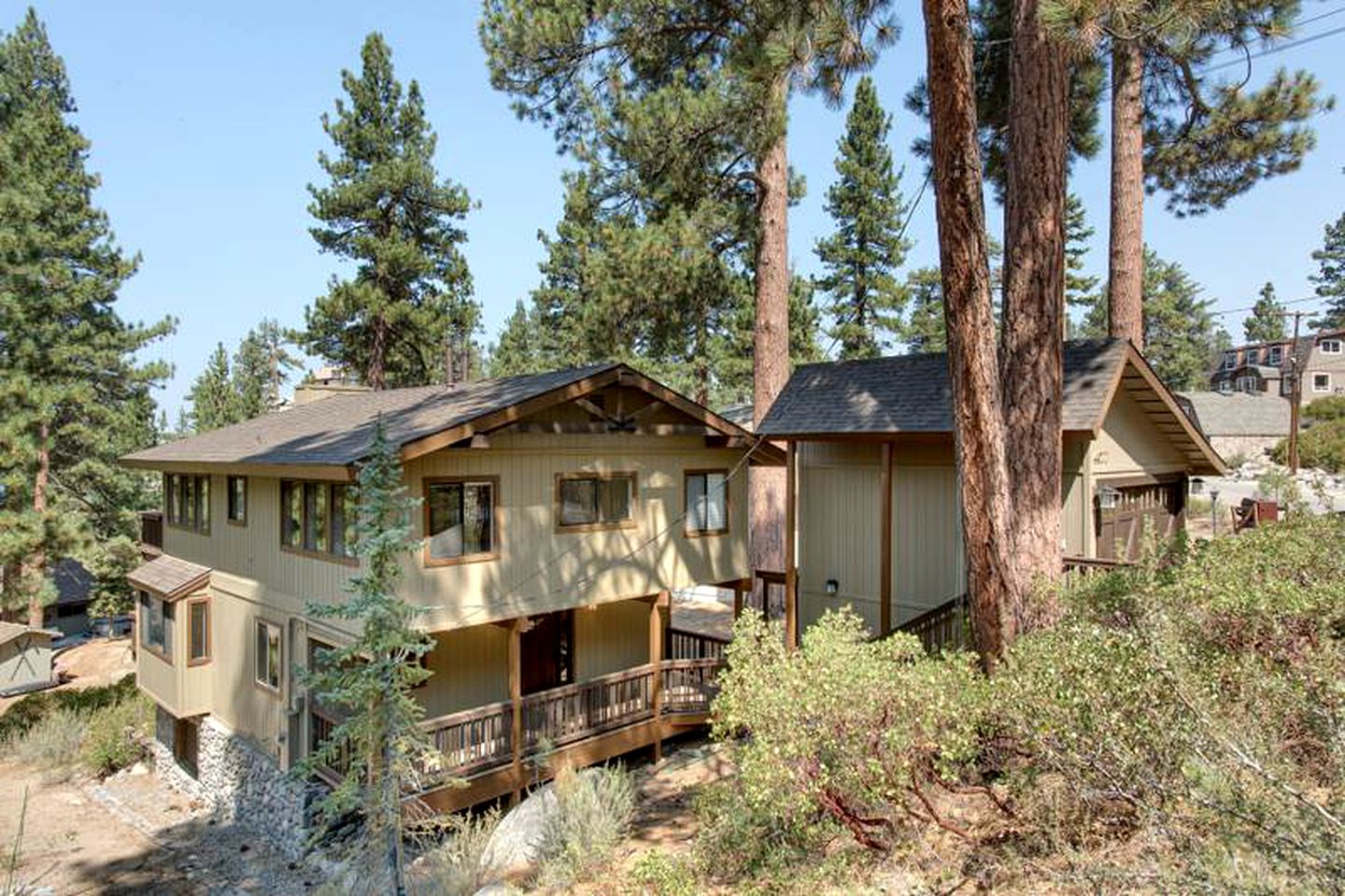 Cabins (South Lake Tahoe, California, United States)