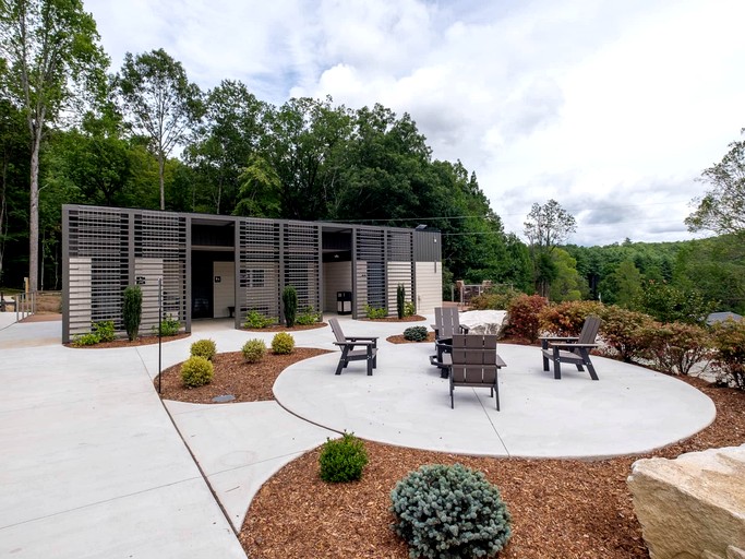 Cabins (United States of America, Transylvania County, North Carolina)
