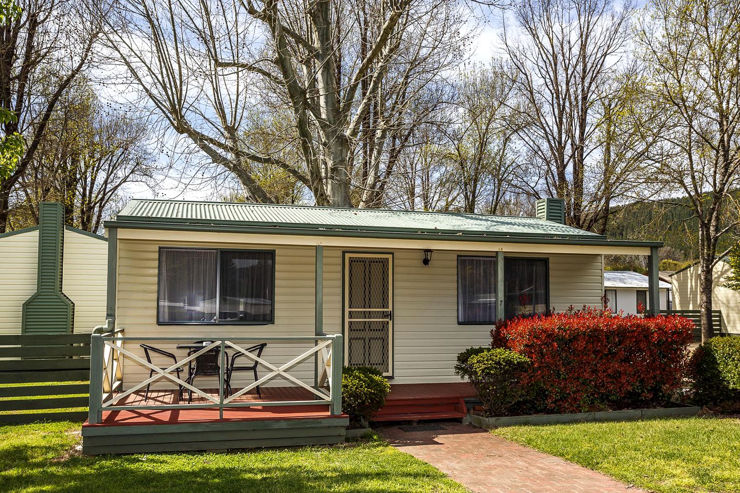 Cabins (Porepunkah, Victoria, Australia)