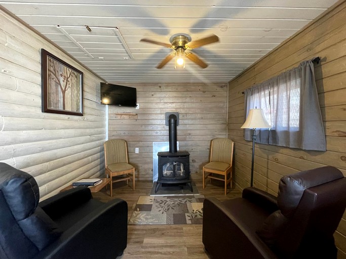 Cabins (United States of America, Portage Lake, Maine)