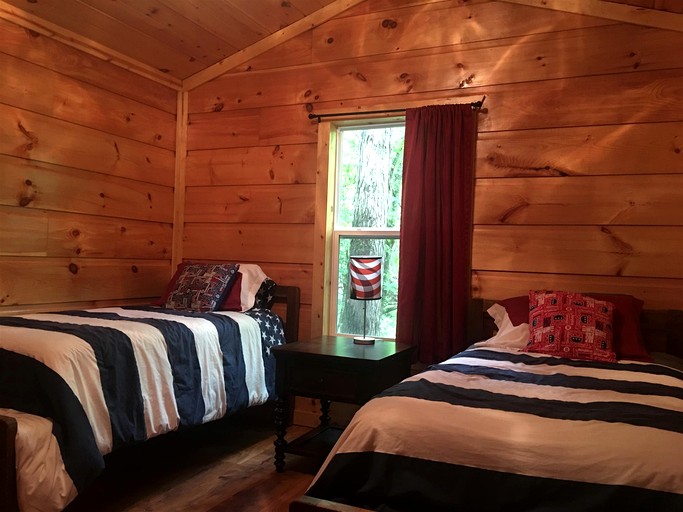 Cabins (United States of America, Monterville, West Virginia)