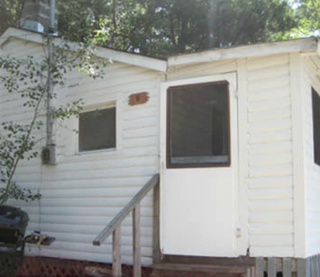 Cottages (Alban, Ontario, Canada)