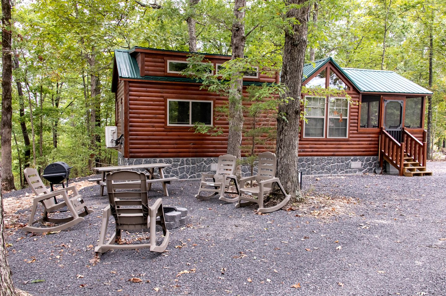 Private Romantic Cabin with Mountain Views and Covered Porch in Arkansas