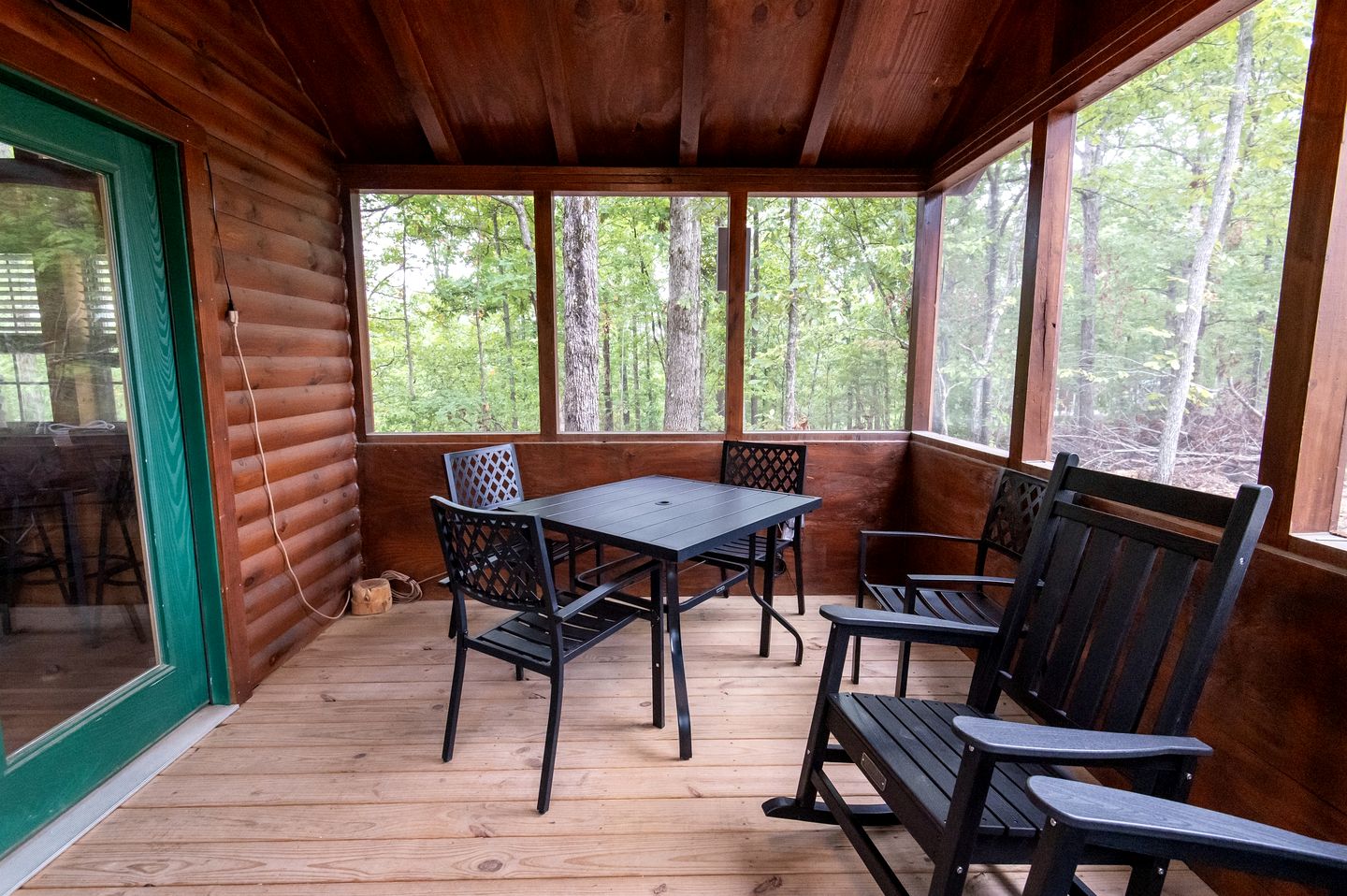 Private Romantic Cabin with Mountain Views and Covered Porch in Arkansas