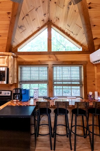 Cabins (United States of America, Marshall, Arkansas)
