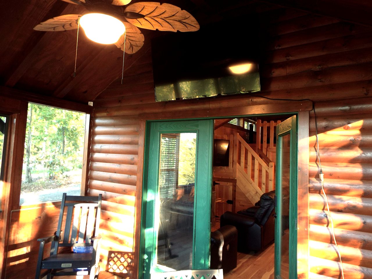 Private Romantic Cabin with Mountain Views and Covered Porch in Arkansas