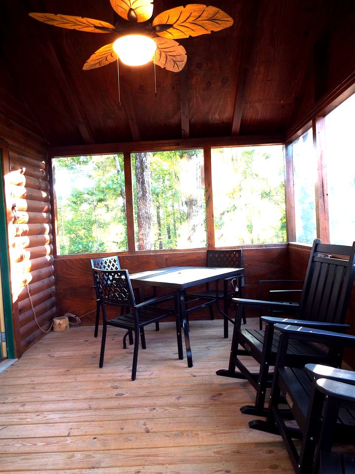 Private Romantic Cabin with Mountain Views and Covered Porch in Arkansas