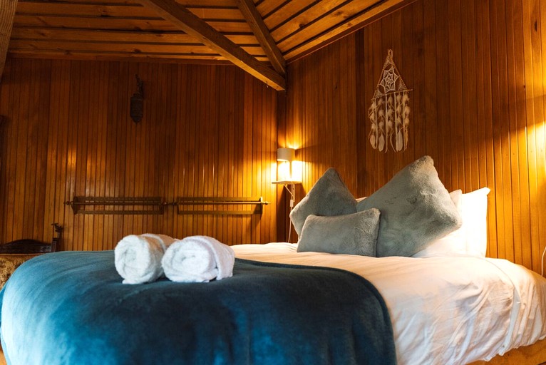 Cabins (New Zealand, Queenstown, South Island)
