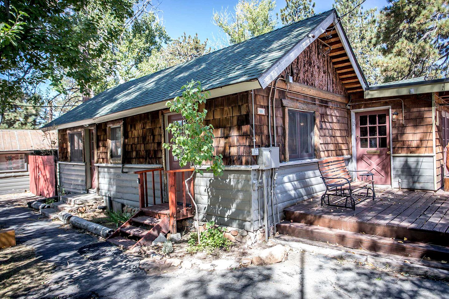 Log Cabins (Big Bear City, California, United States)