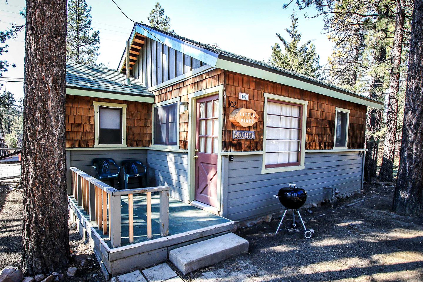 Cabins (Big Bear City, California, United States)