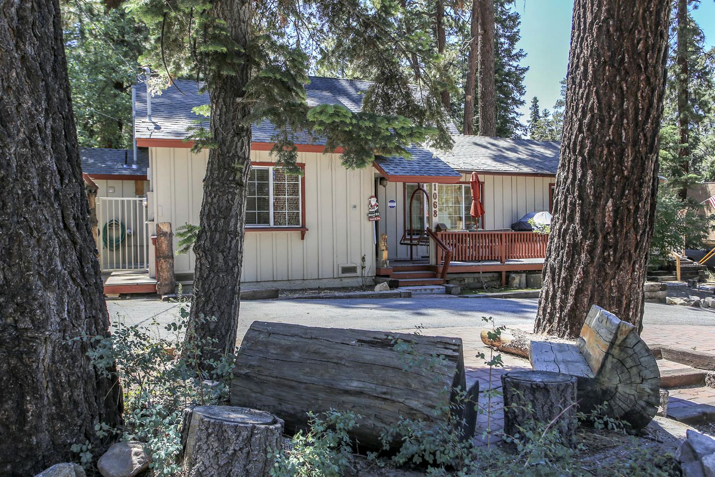Cabins (Big Bear Lake, California, United States)