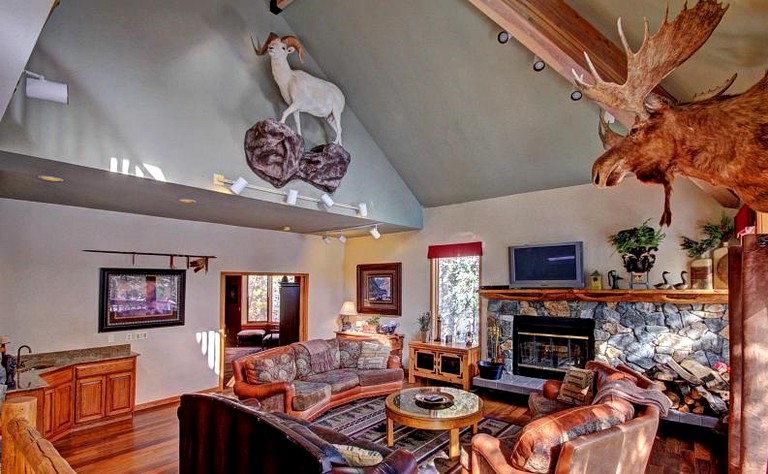 Cabins (Breckenridge, Colorado, United States)