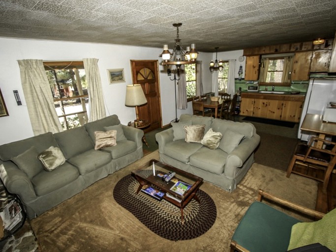 Cabins (Big Bear Lake, California, United States)