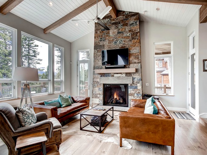 Cabins (Breckenridge, Colorado, United States)