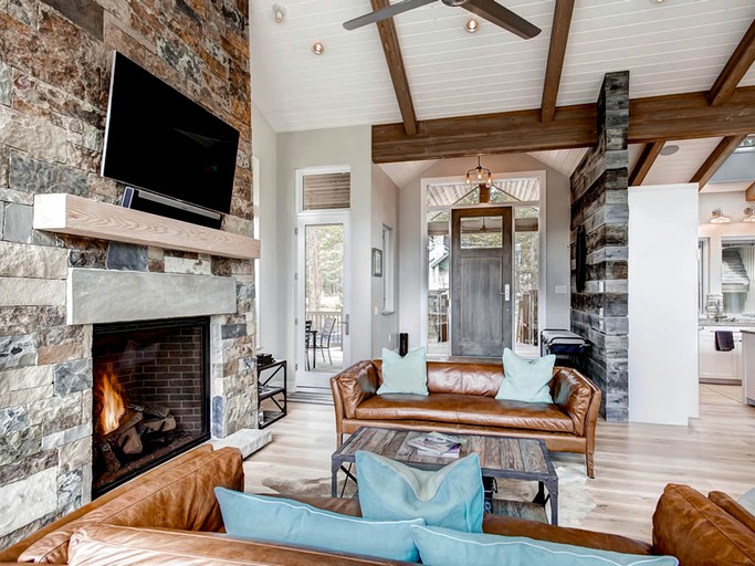 Cabins (Breckenridge, Colorado, United States)