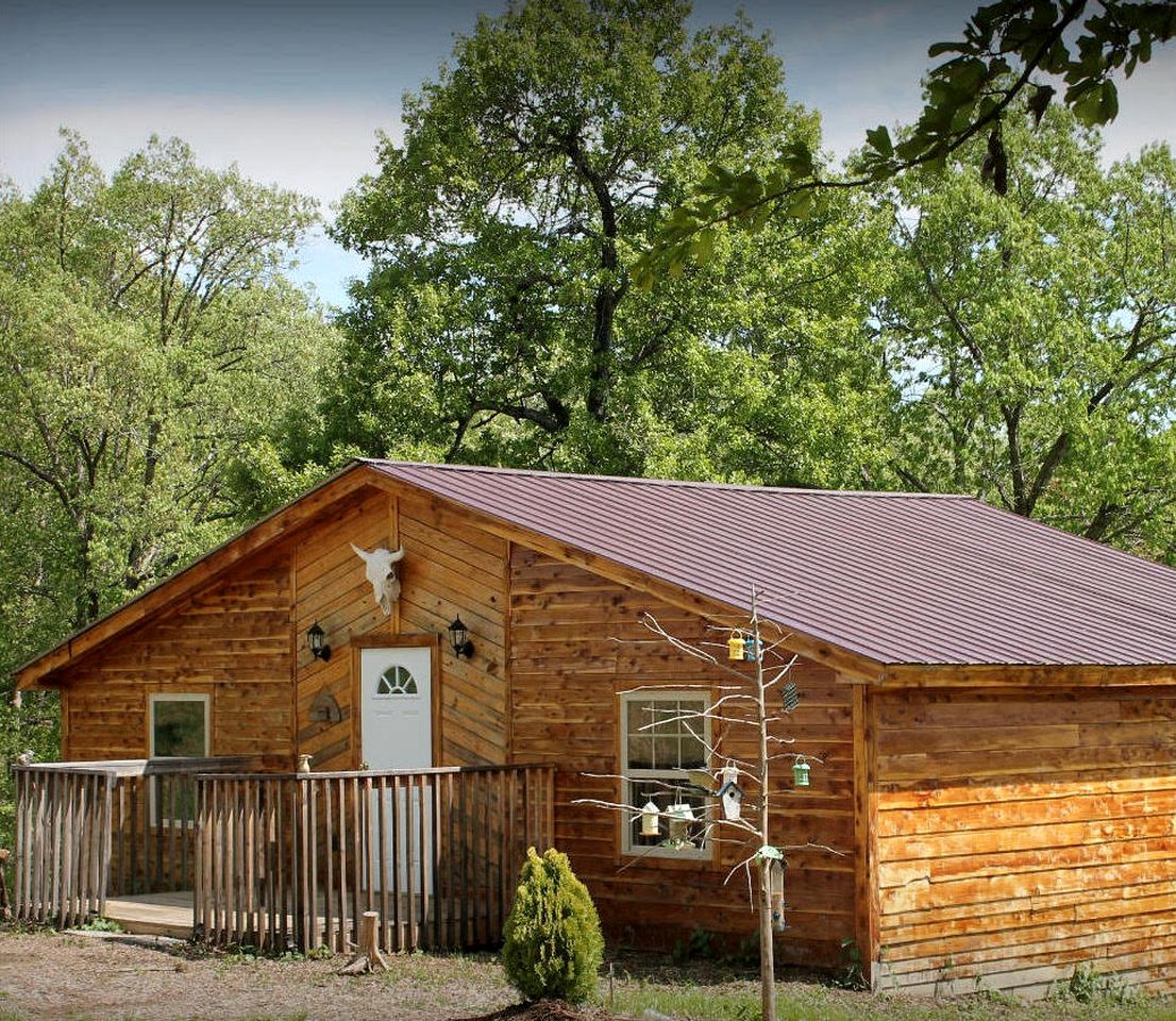 Cabins (Marshall, Arkansas, United States)
