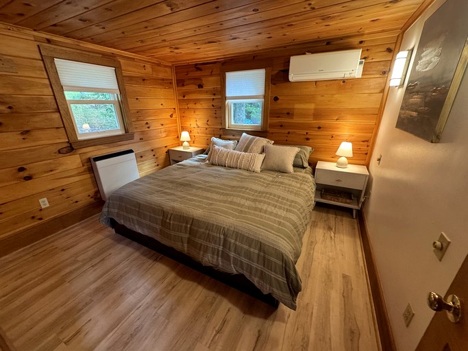 Cabins (United States of America, Sidney, Maine)