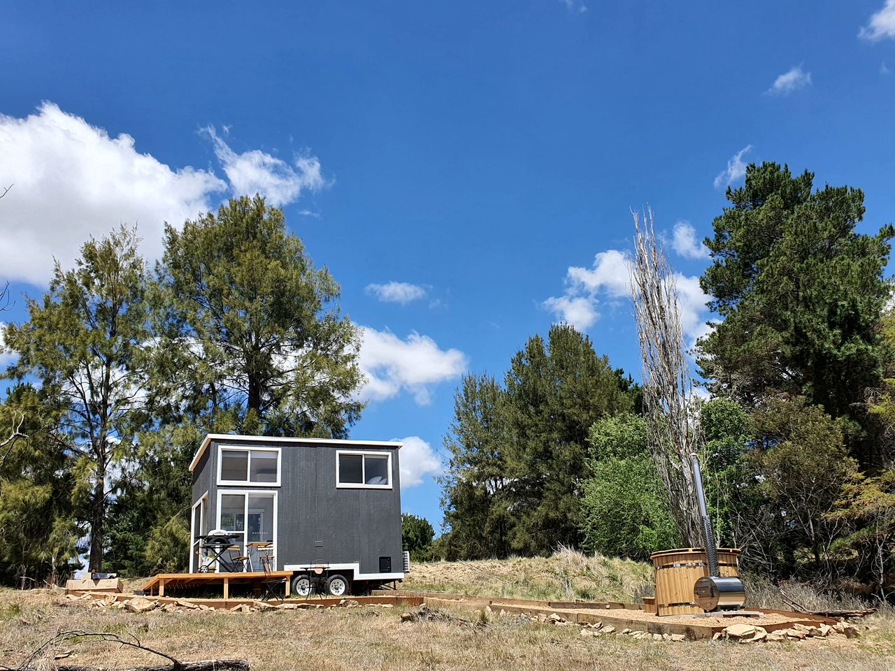 Comfortable Pet-Friendly Tiny House with Living Area, Loft and Barbecue in New South Wales, Australia