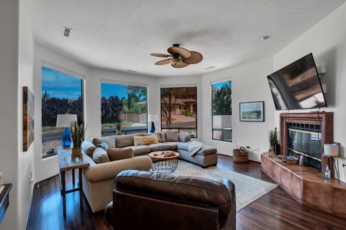 Idyllic Red Rock Vacation Rental with Hot Tub for Family and Group Getaways in Sedona, Arizona