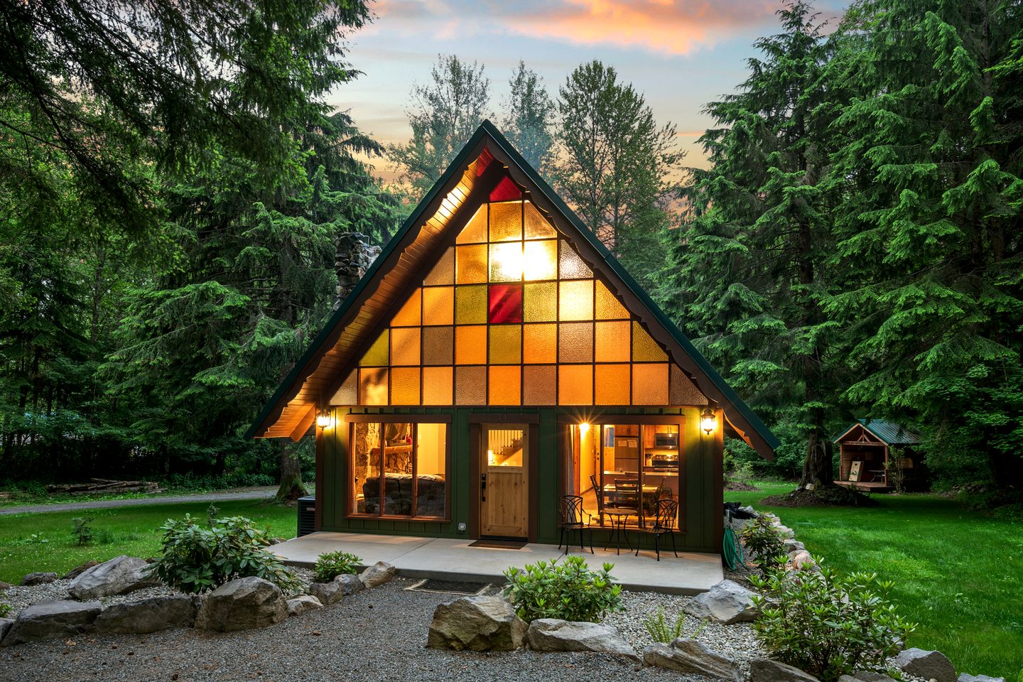 Secluded Forest Retreat with Hot Tub and Stone Fireplace in Ashford, Washington