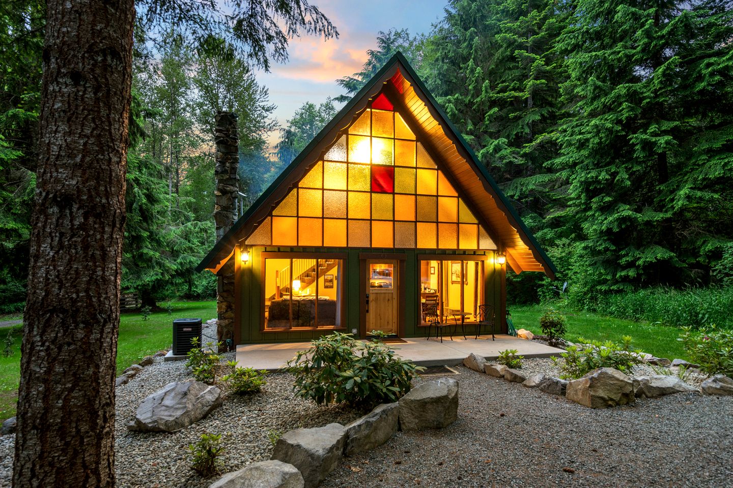 Secluded Forest Retreat with Hot Tub and Stone Fireplace in Ashford, Washington