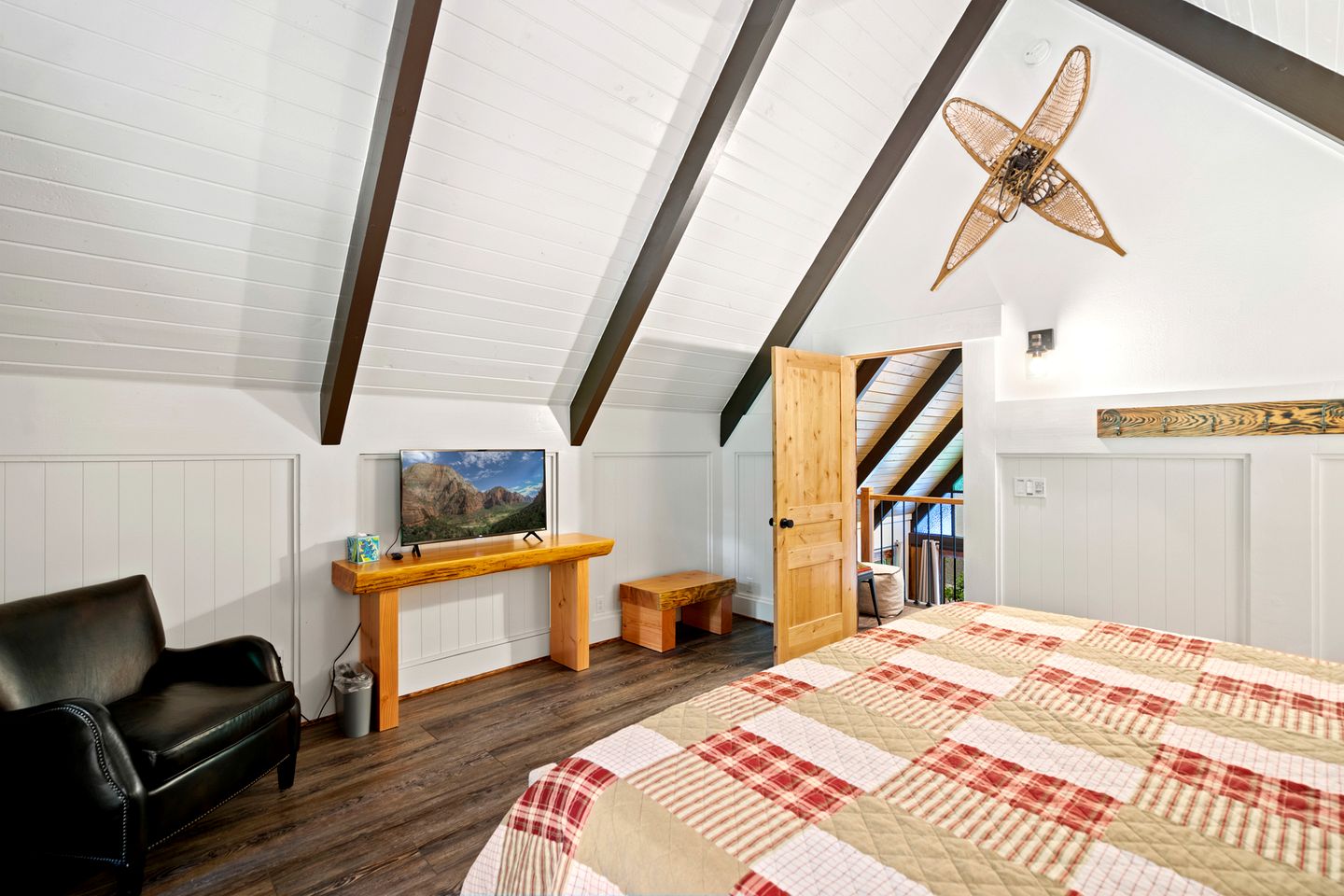 Secluded Forest Retreat with Hot Tub and Stone Fireplace in Ashford, Washington