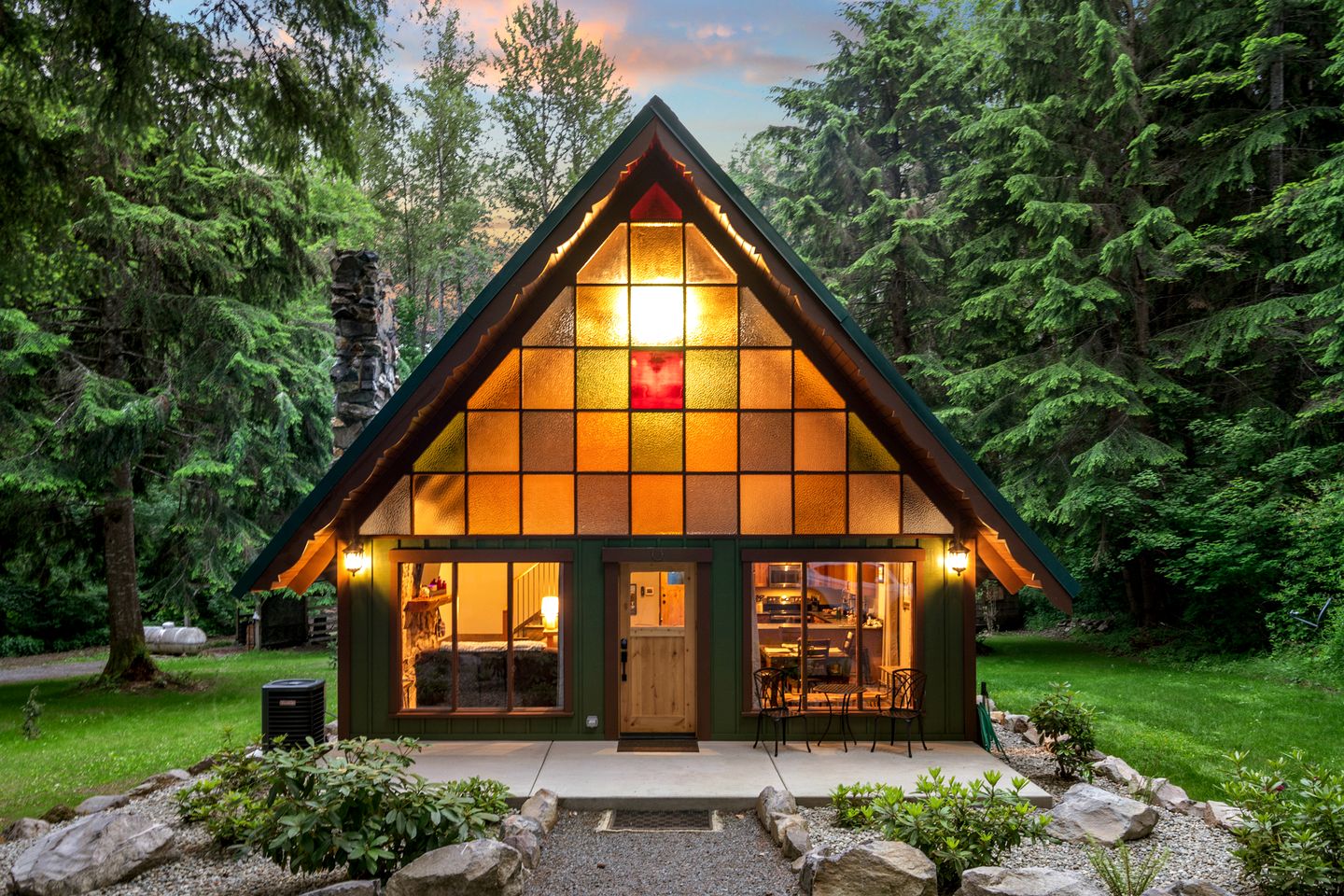 Secluded Forest Retreat with Hot Tub and Stone Fireplace in Ashford, Washington