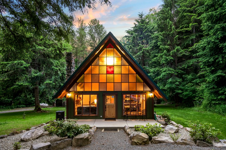 Secluded Forest Retreat with Hot Tub and Stone Fireplace in Ashford, Washington
