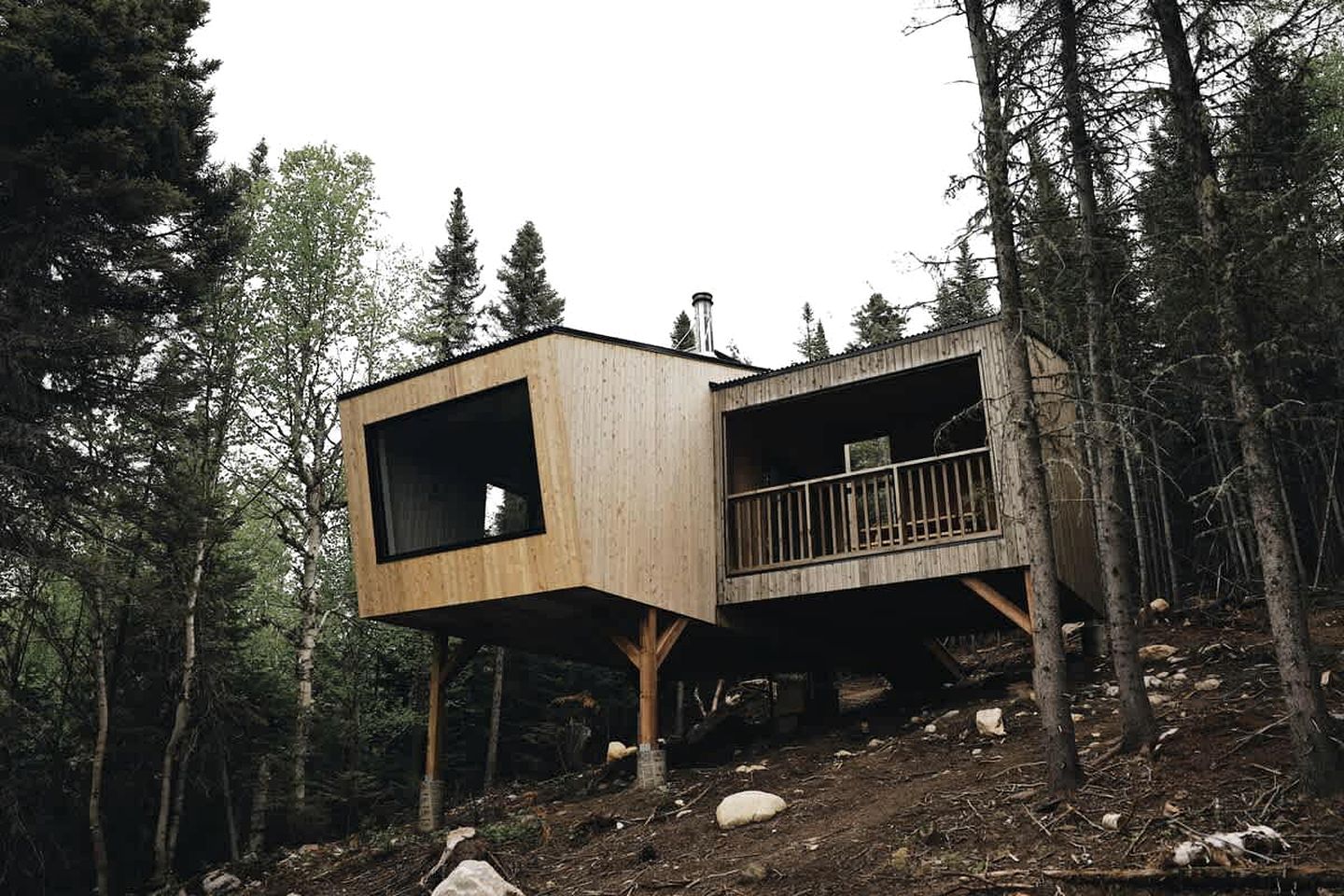 Relaxing Glamping Retreat, Perfect for a Weekend of Solitude in the Woods with Views of Mont des Morios in Quebec